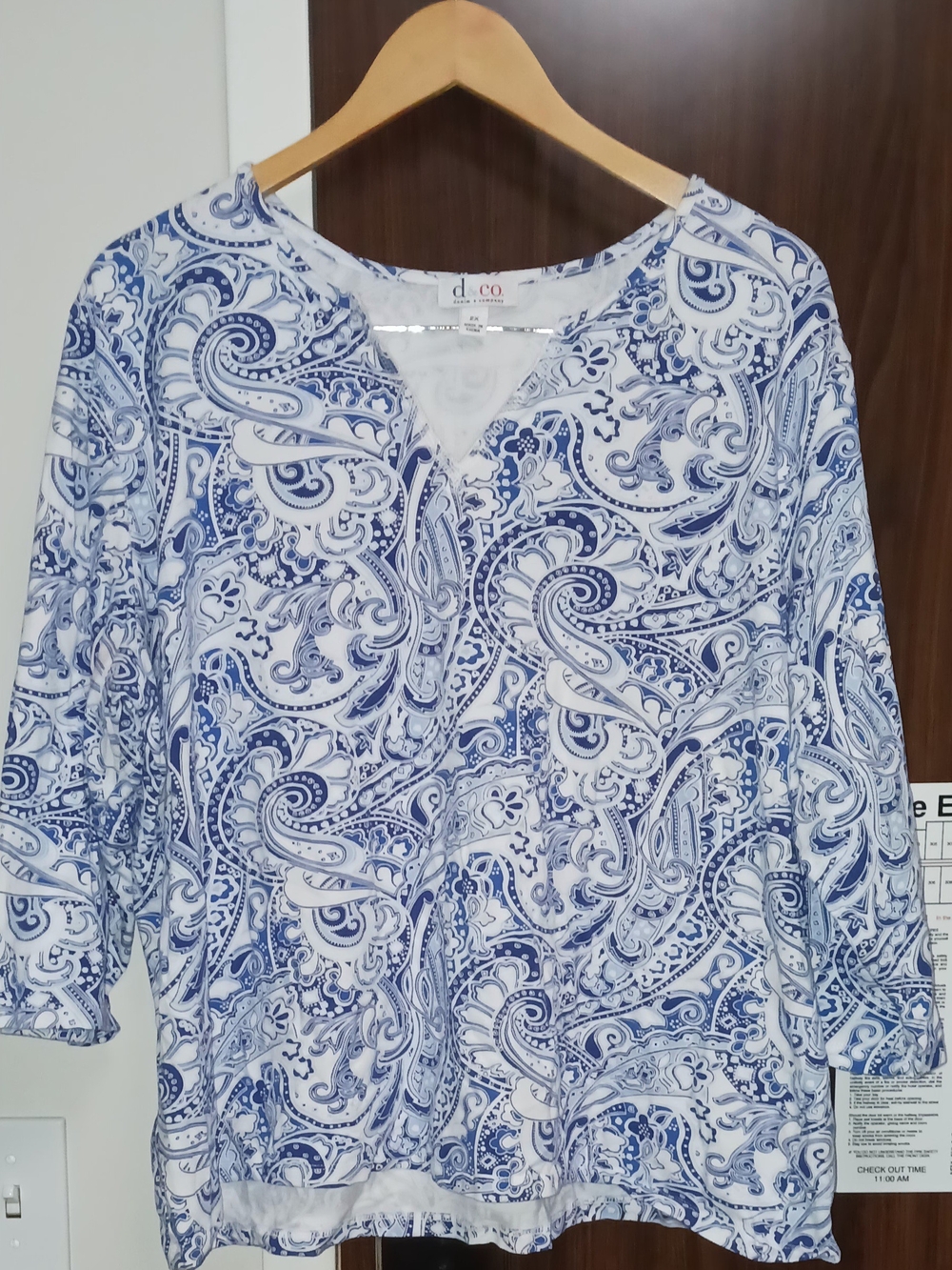 D & CO Blue Paisley V-Neck Women's Top SIZE 2X